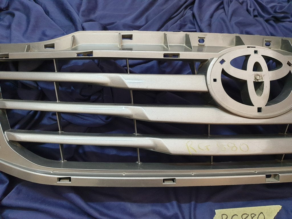 Toyota Hilux Radiator Grille - Scuffs