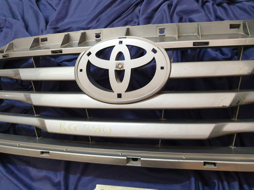 Toyota Hilux Radiator Grille - Scuffs