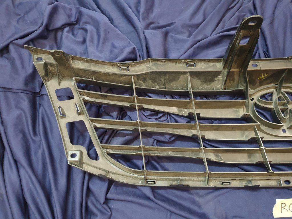 Toyota Hilux Radiator Grille - Scuffs