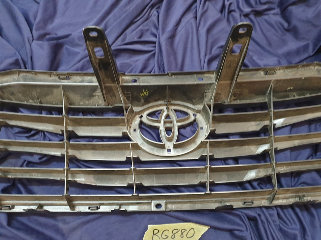 Toyota Hilux Radiator Grille - Scuffs