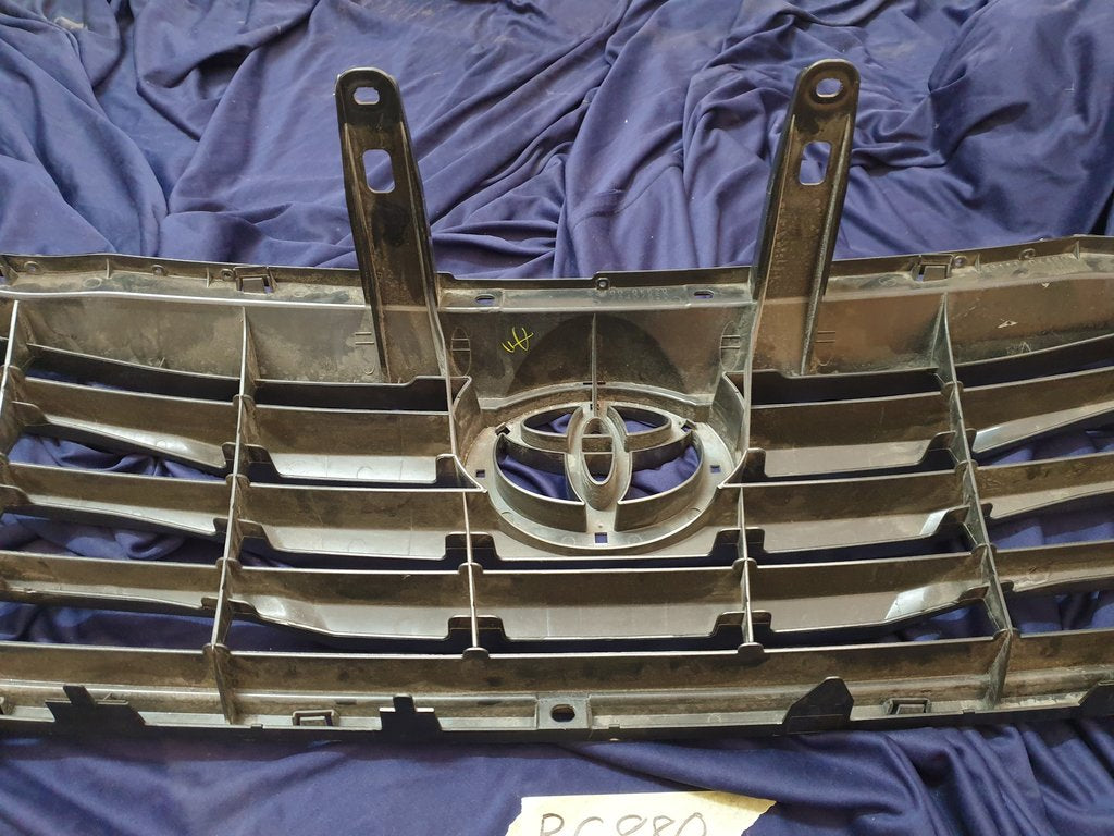Toyota Hilux Radiator Grille - Scuffs