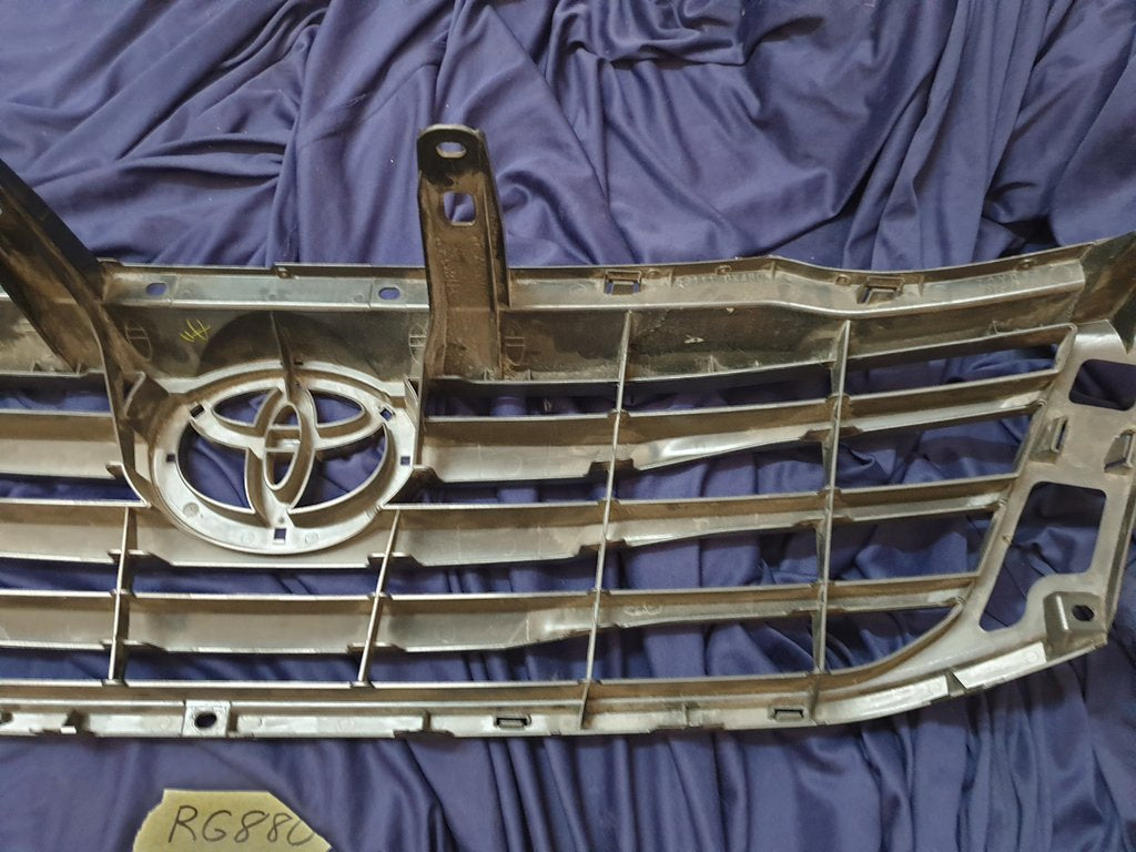 Toyota Hilux Radiator Grille - Scuffs