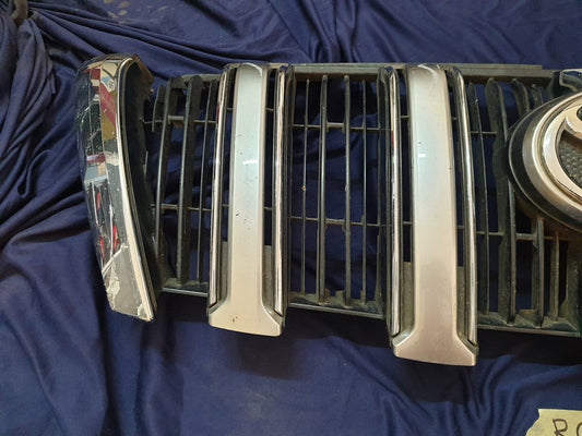 Toyota Land Cruiser Prado Radiator Grille - Wear and Tear, Scuffs