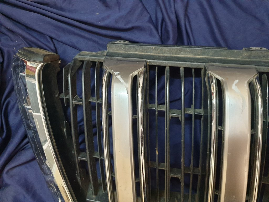 Toyota Land Cruiser Prado Radiator Grille - Wear and Tear, Scuffs