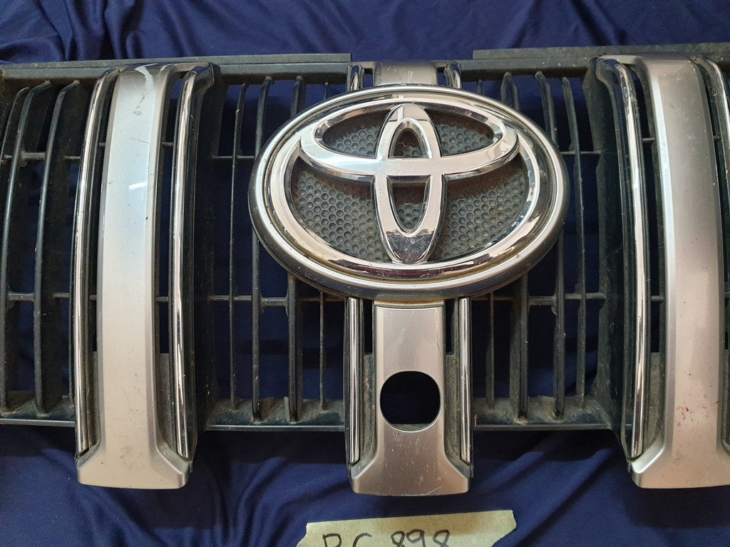 Toyota Land Cruiser Prado Radiator Grille - Wear and Tear, Scuffs