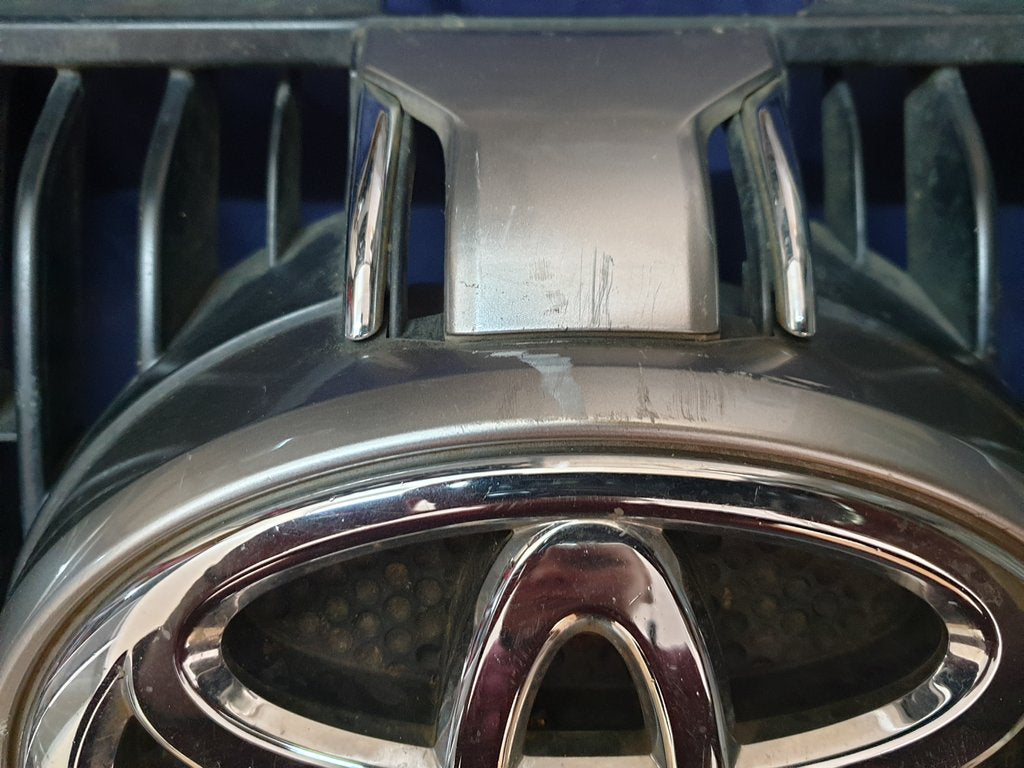 Toyota Land Cruiser Prado Radiator Grille - Wear and Tear, Scuffs