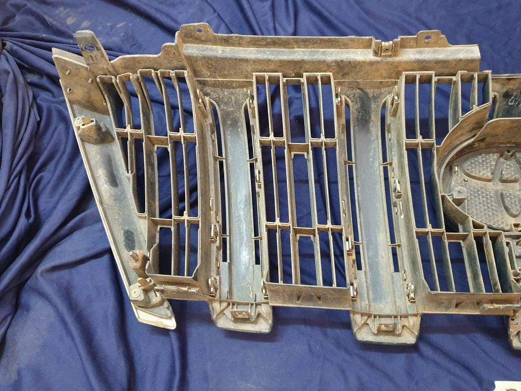 Toyota Land Cruiser Prado Radiator Grille - Wear and Tear, Scuffs