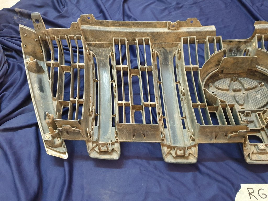 Toyota Land Cruiser Prado Radiator Grille - Wear and Tear, Scuffs