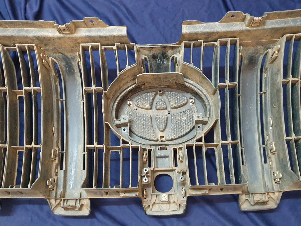 Toyota Land Cruiser Prado Radiator Grille - Wear and Tear, Scuffs