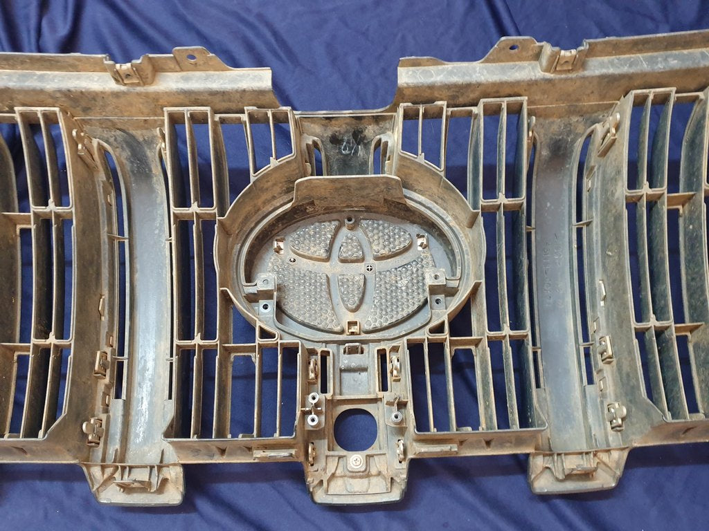 Toyota Land Cruiser Prado Radiator Grille - Wear and Tear, Scuffs