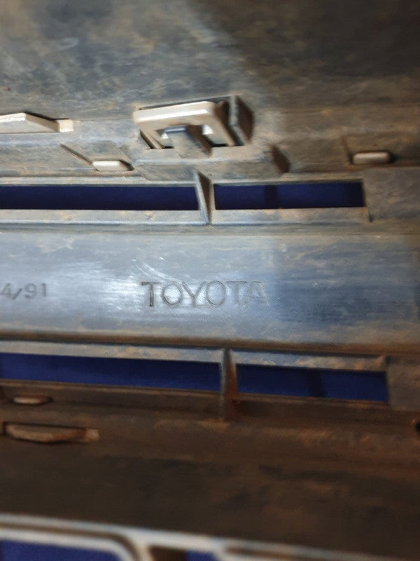 Toyota Land Cruiser Prado Radiator Grille - Wear and Tear, Scuffs