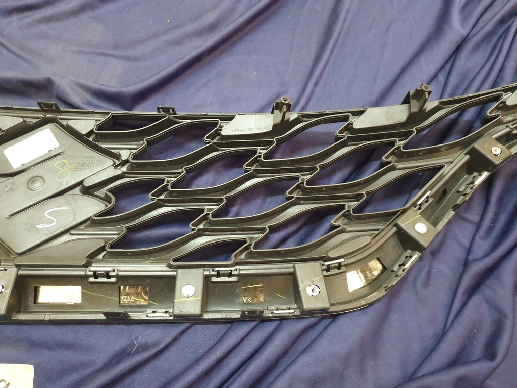 Suzuki Baleno Radiator Grille - Chrome Moulding Ruined
