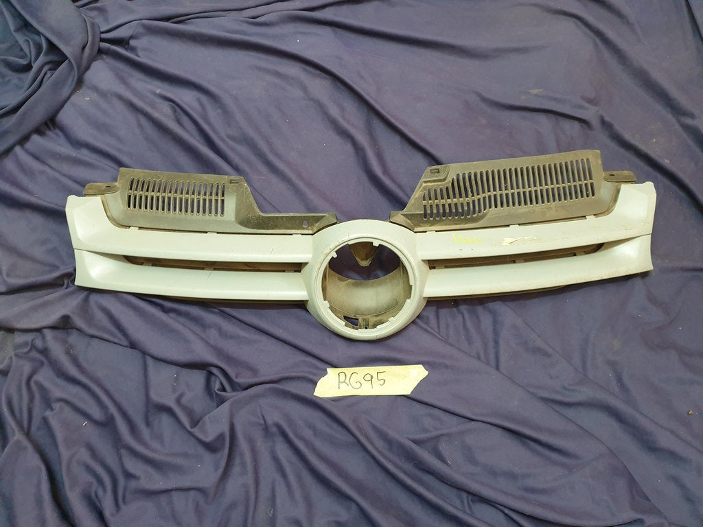 Volkswagen Aftermarket Golf V Mk5 Radiator Grille - Wear and Tear
