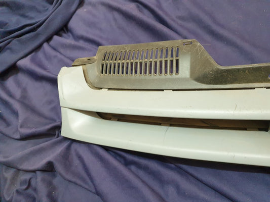 Volkswagen Aftermarket Golf V Mk5 Radiator Grille - Wear and Tear