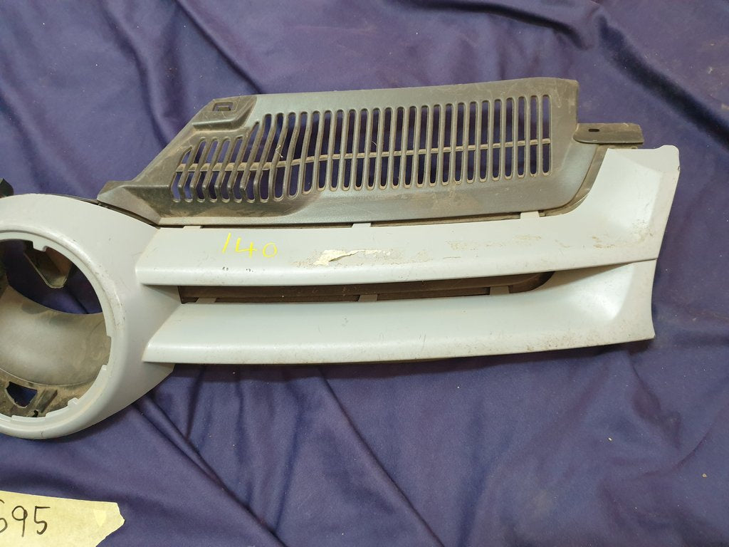 Volkswagen Aftermarket Golf V Mk5 Radiator Grille - Wear and Tear
