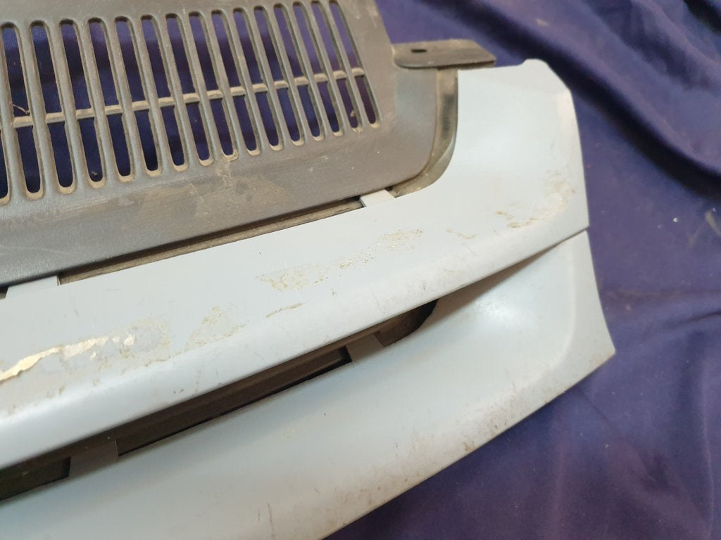 Volkswagen Aftermarket Golf V Mk5 Radiator Grille - Wear and Tear