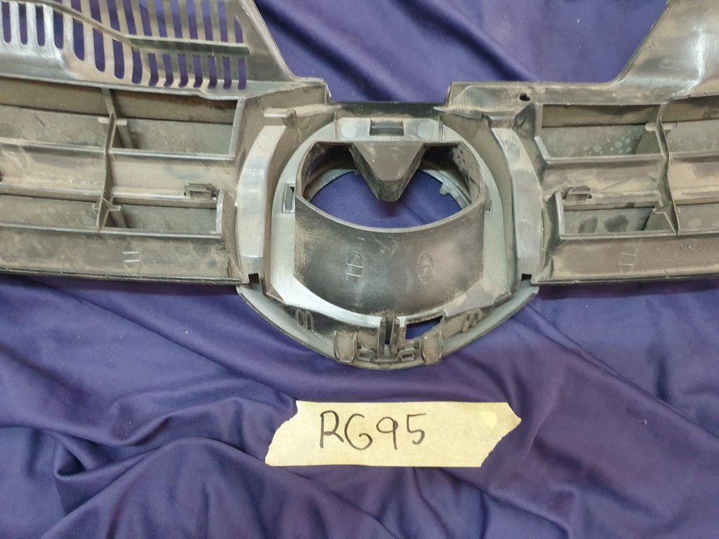Volkswagen Aftermarket Golf V Mk5 Radiator Grille - Wear and Tear