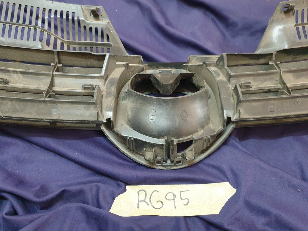 Volkswagen Aftermarket Golf V Mk5 Radiator Grille - Wear and Tear