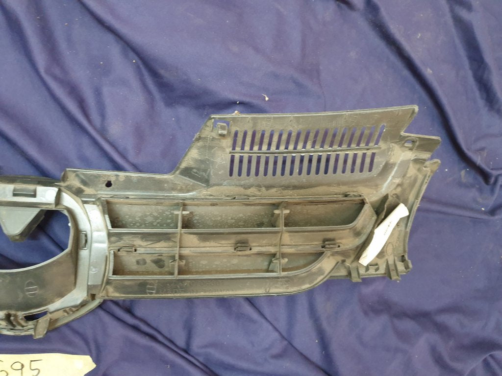 Volkswagen Aftermarket Golf V Mk5 Radiator Grille - Wear and Tear