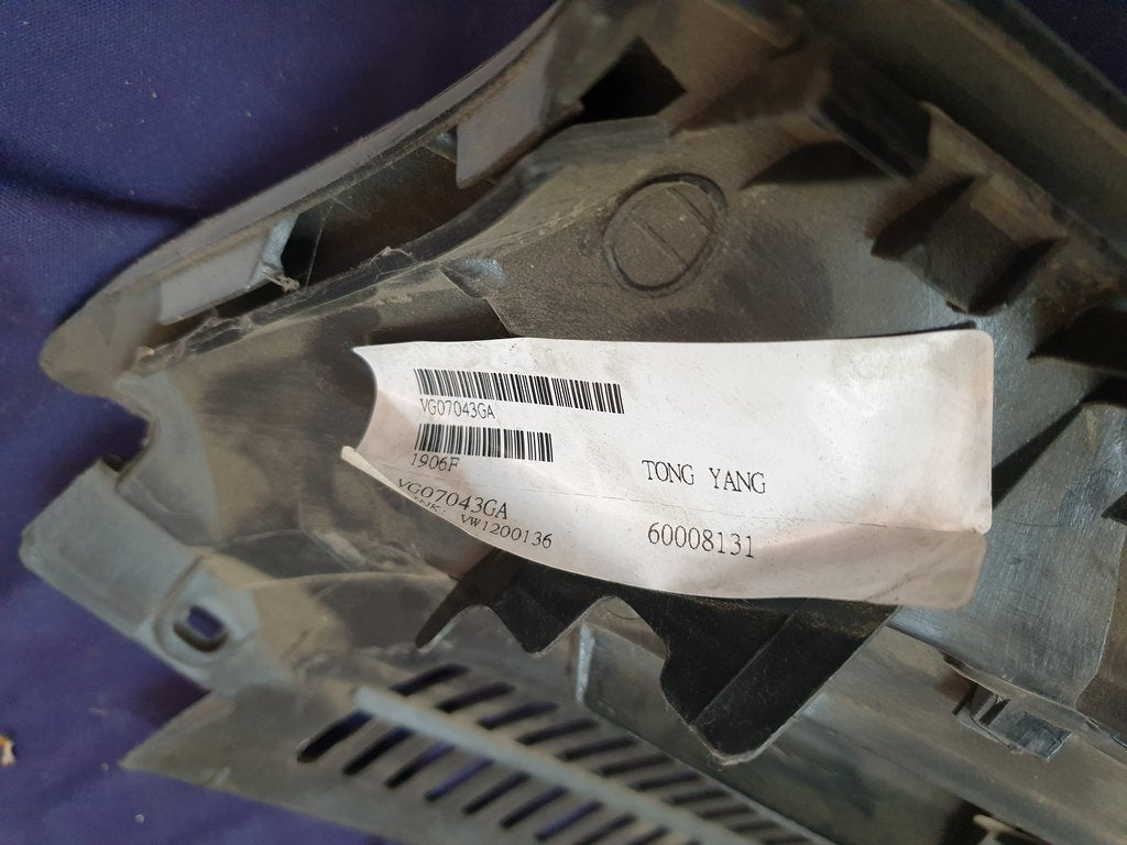 Volkswagen Aftermarket Golf V Mk5 Radiator Grille - Wear and Tear