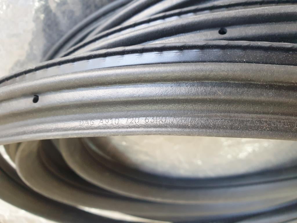 Mercedes-Benz Sprinter W907 Right Front Door Sealing Rubber