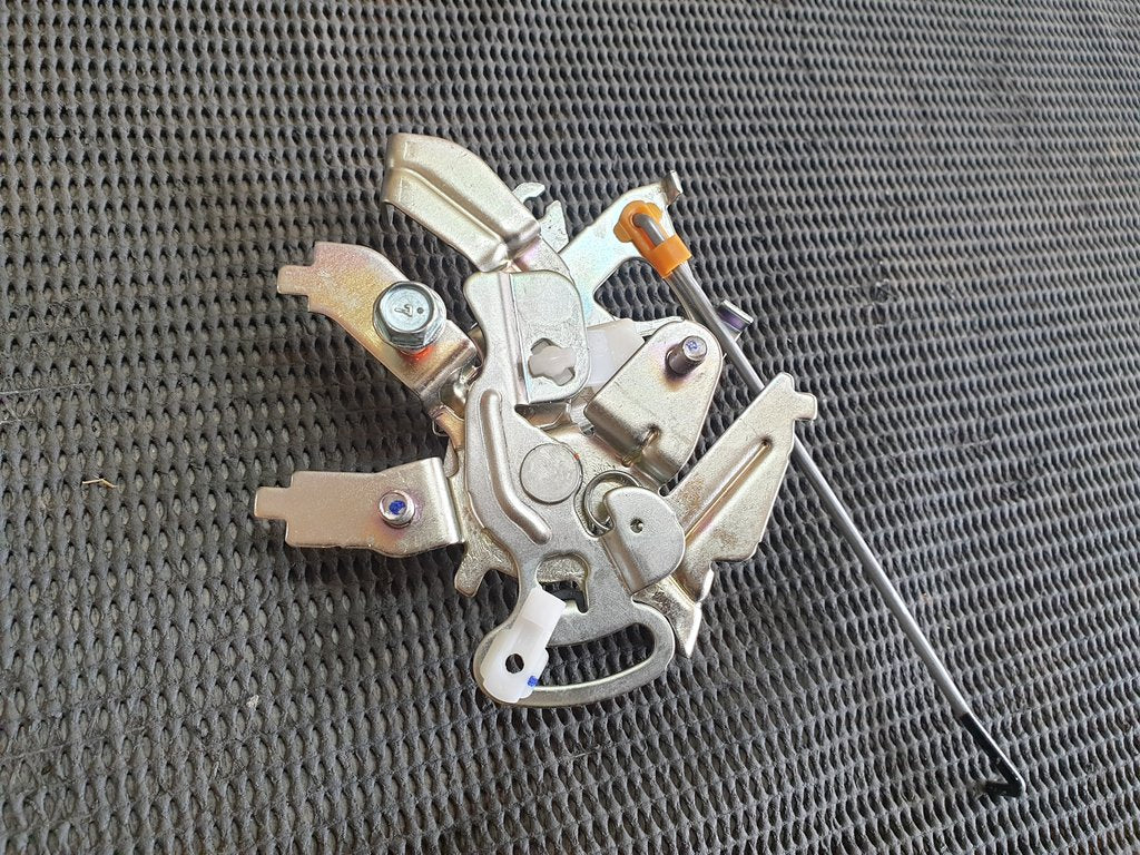 Toyota Hilux D4D Double Cab 2008, 2009, 2010, 2011, 2012, 2013, 2014, 2015 Tailgate Lock Control