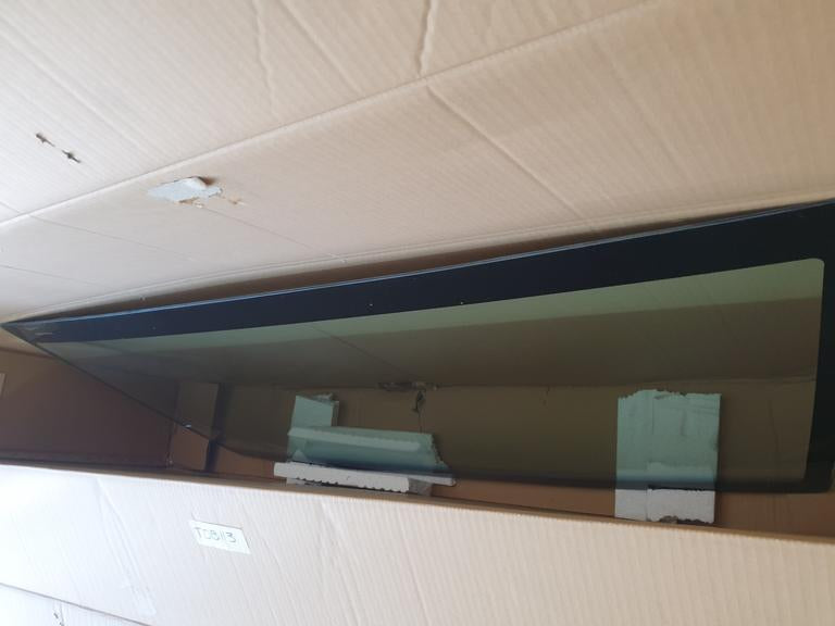 Toyota Land Cruiser 200 Series 4.5 V8 Windshield Glass