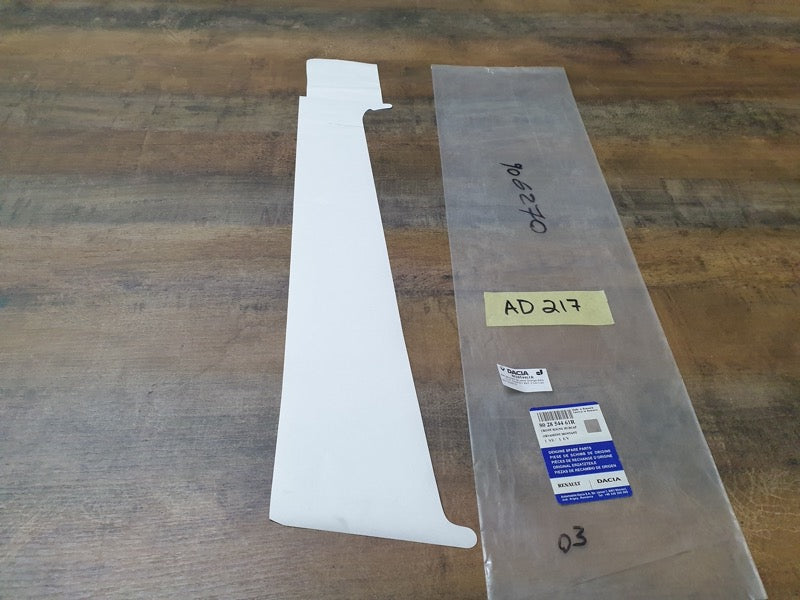 Original New Renault Sandero Ambiance 2012 Left Front Door Blackout Foil