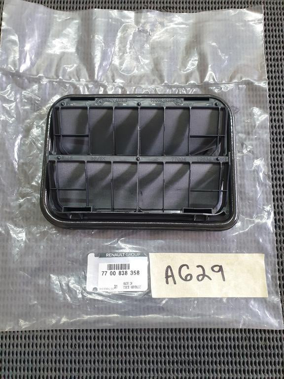 Renault Sandero Rear Quarter Vent