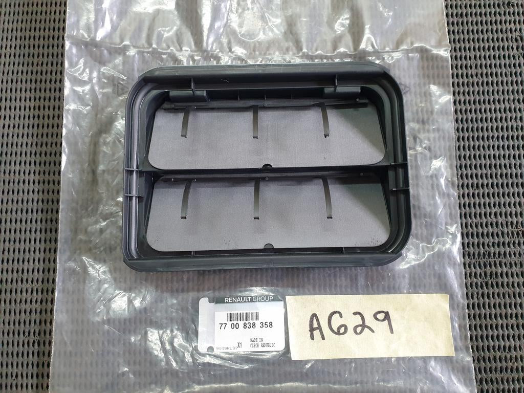 Renault Sandero Rear Quarter Vent