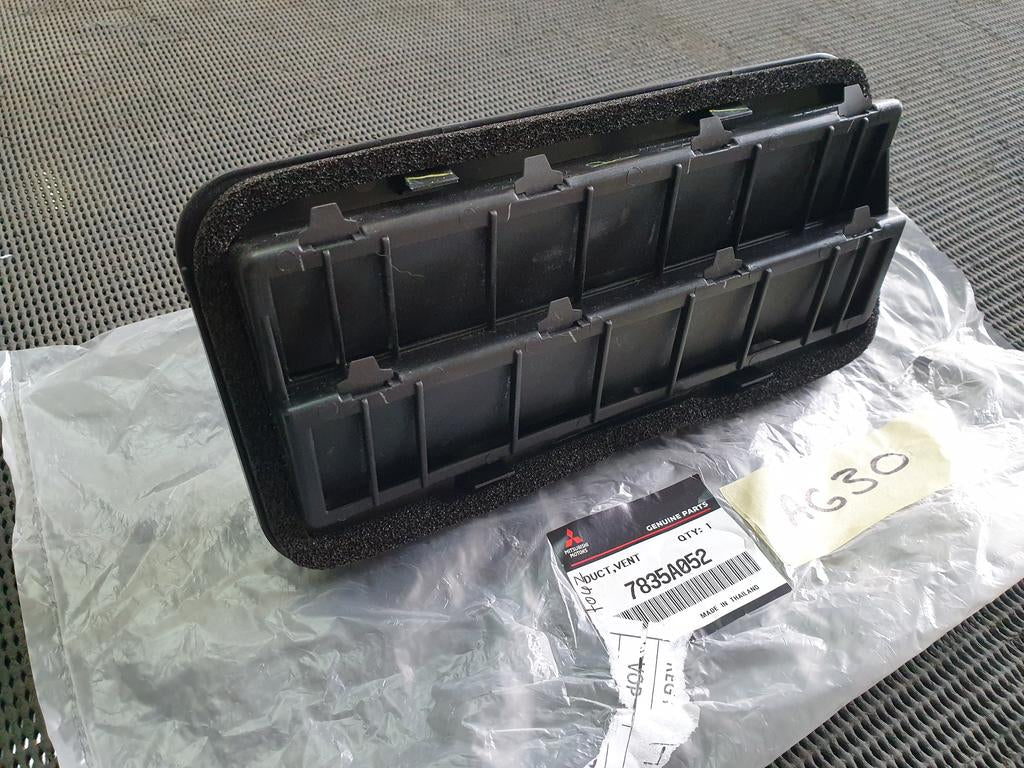 Mitsubishi Pajero Rear Quarter Vent