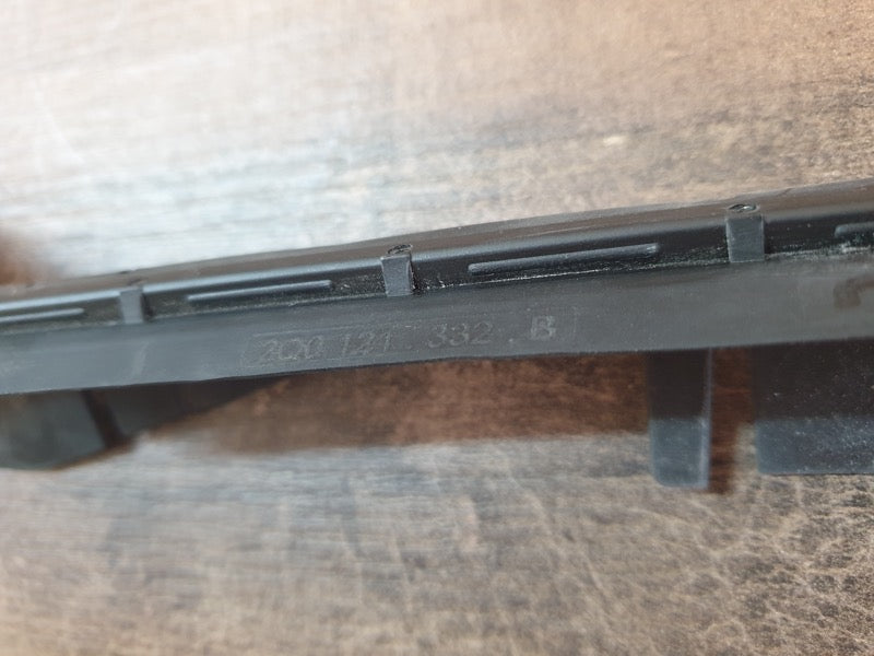 Original New Volkswagen Polo Right Front Radiator Sealing Strip