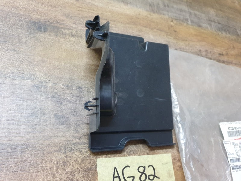 Original New Toyota Hilux Right Front Centre Air Deflector
