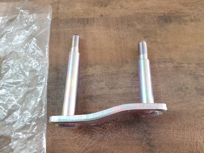 Original New Isuzu D-Max Rear Spring Bracket U-Bolt Hanger