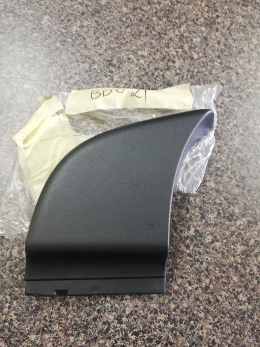 Toyota Hilux 2008, 2009, 2010, 2011, 2012, 2013, 2014, 2015, Raider, Legend 45, Base, Rear bumper End plate trim, corner cap Left Rear Bumper Plate