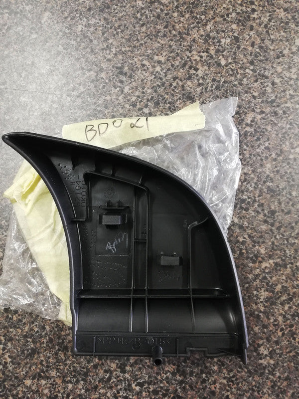 Toyota Hilux 2008, 2009, 2010, 2011, 2012, 2013, 2014, 2015, Raider, Legend 45, Base, Rear bumper End plate trim, corner cap Left Rear Bumper Plate