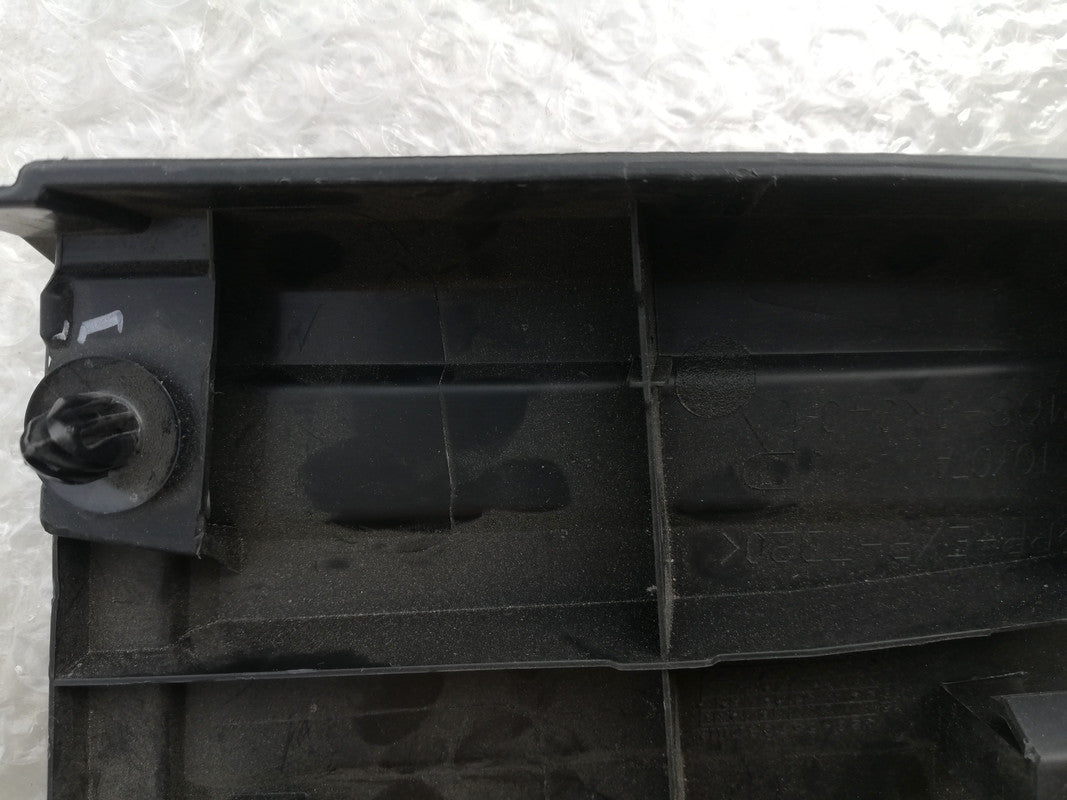 Toyota Hilux 2019, 2020, Rear bumper end trim Right Rear Bumper Corner Cover Plate