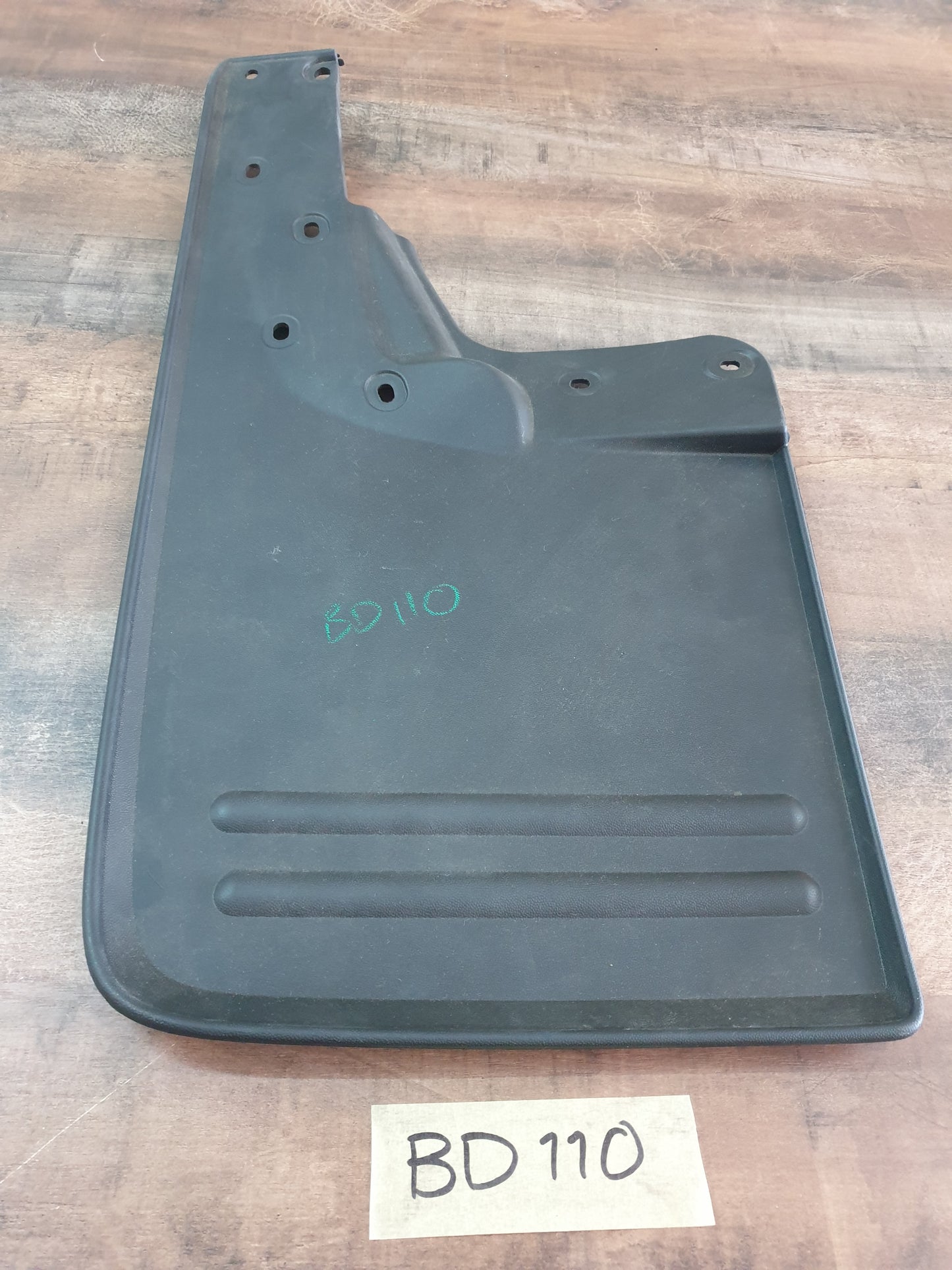 Original New Volkswagen Amarok Double Cab 2021 Right Rear Mudflap