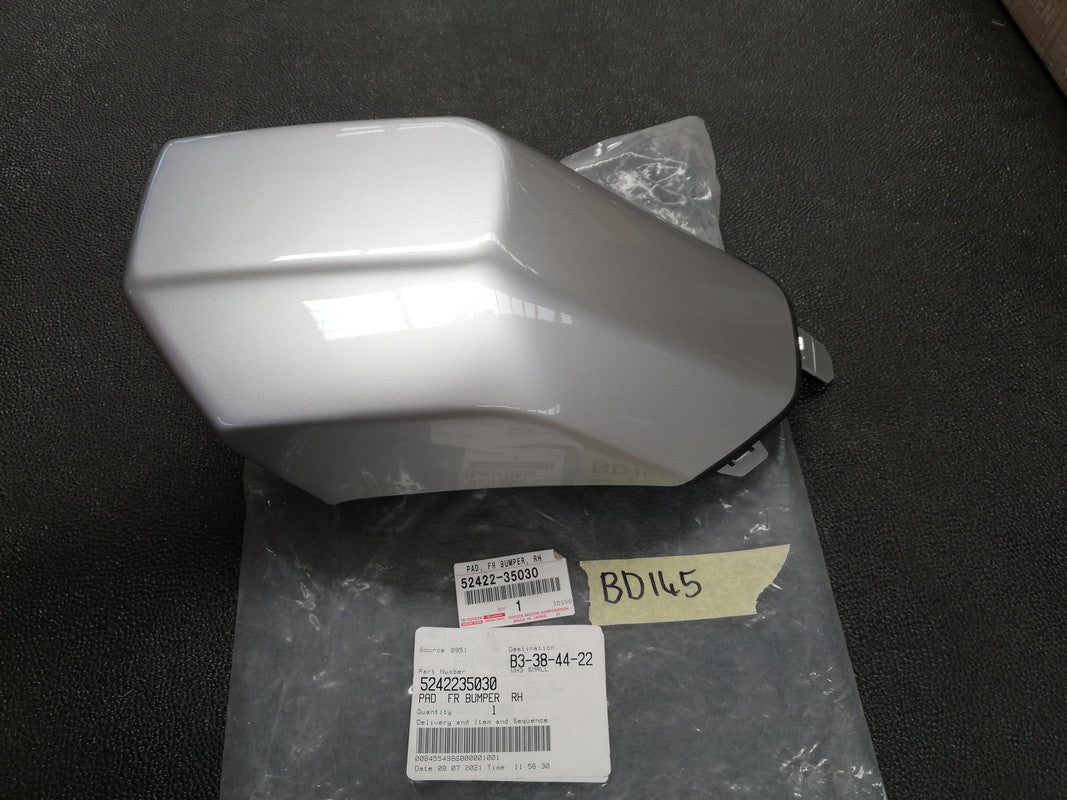 Toyota Land Cruiser 2013 Right Front Bumper Cover Moulding