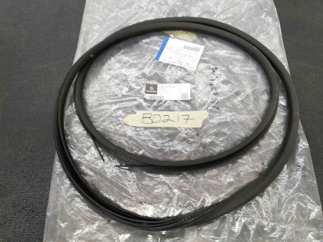 Mercedes-Benz V-Class W447, V 250 B 2020 Left Rear Side Glass Seal Rubber