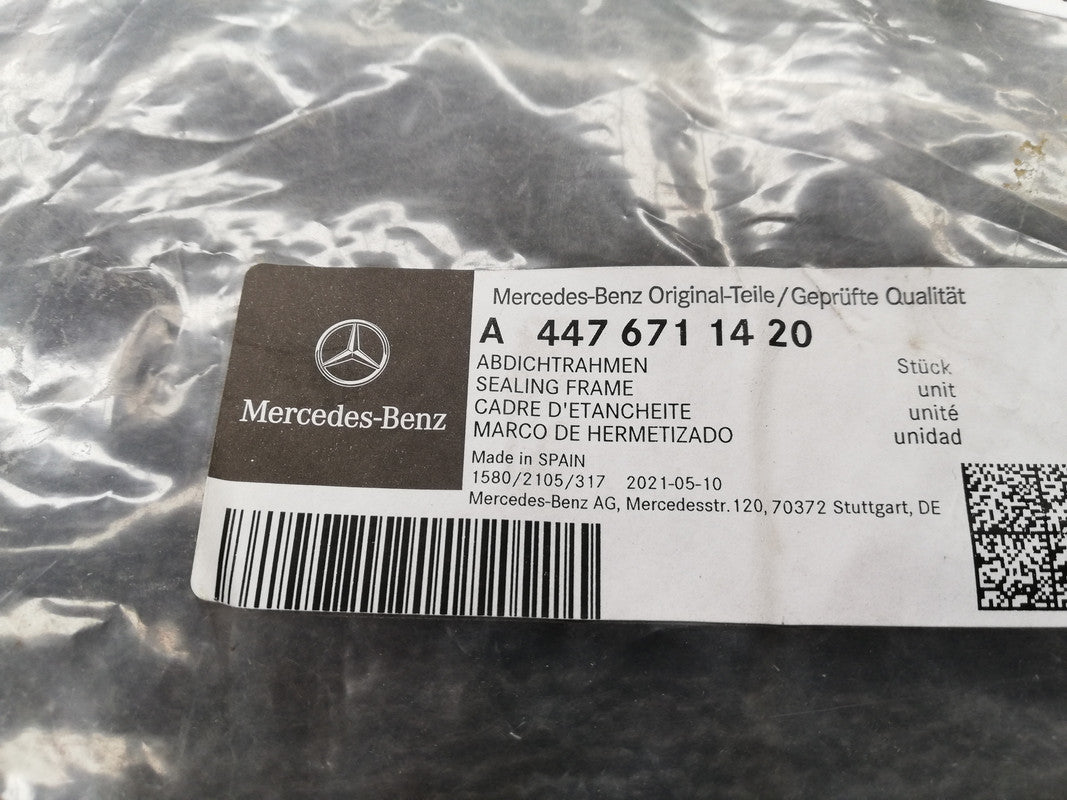 Mercedes-Benz V-Class W447, V 250 B 2020 Left Rear Side Glass Seal Rubber