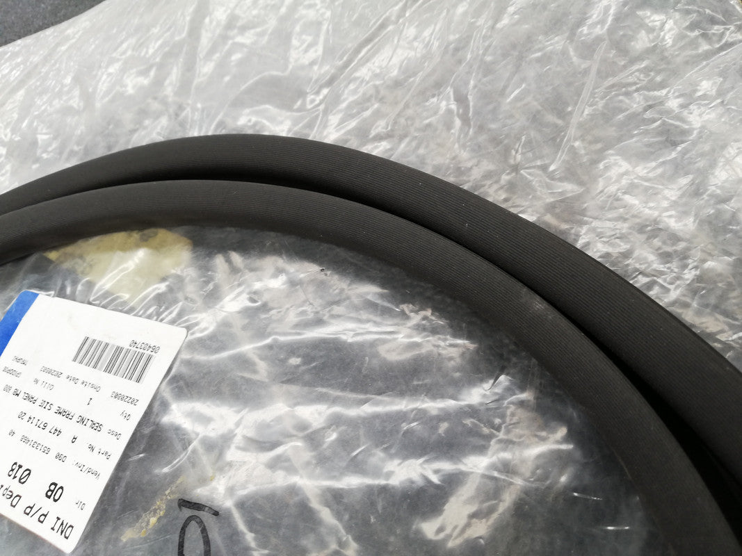 Mercedes-Benz V-Class W447, V 250 B 2020 Left Rear Side Glass Seal Rubber