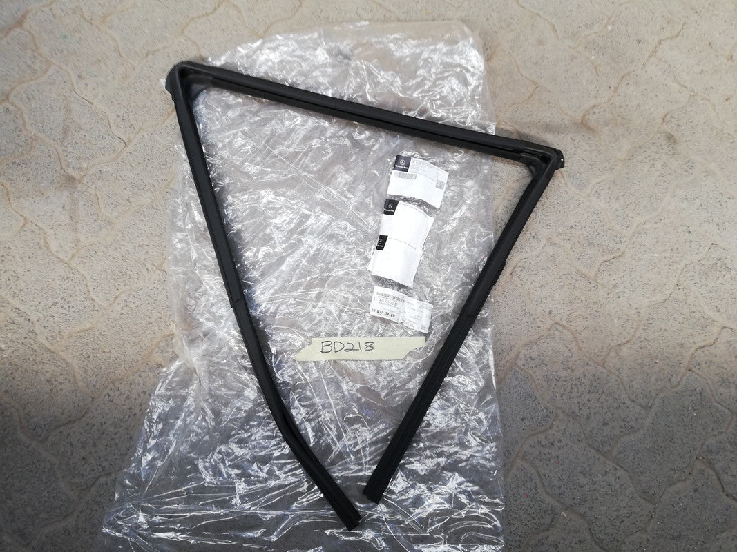 Mercedes-Benz X-Class W470, X250 D 2019 Left Rear Door Guard Rail