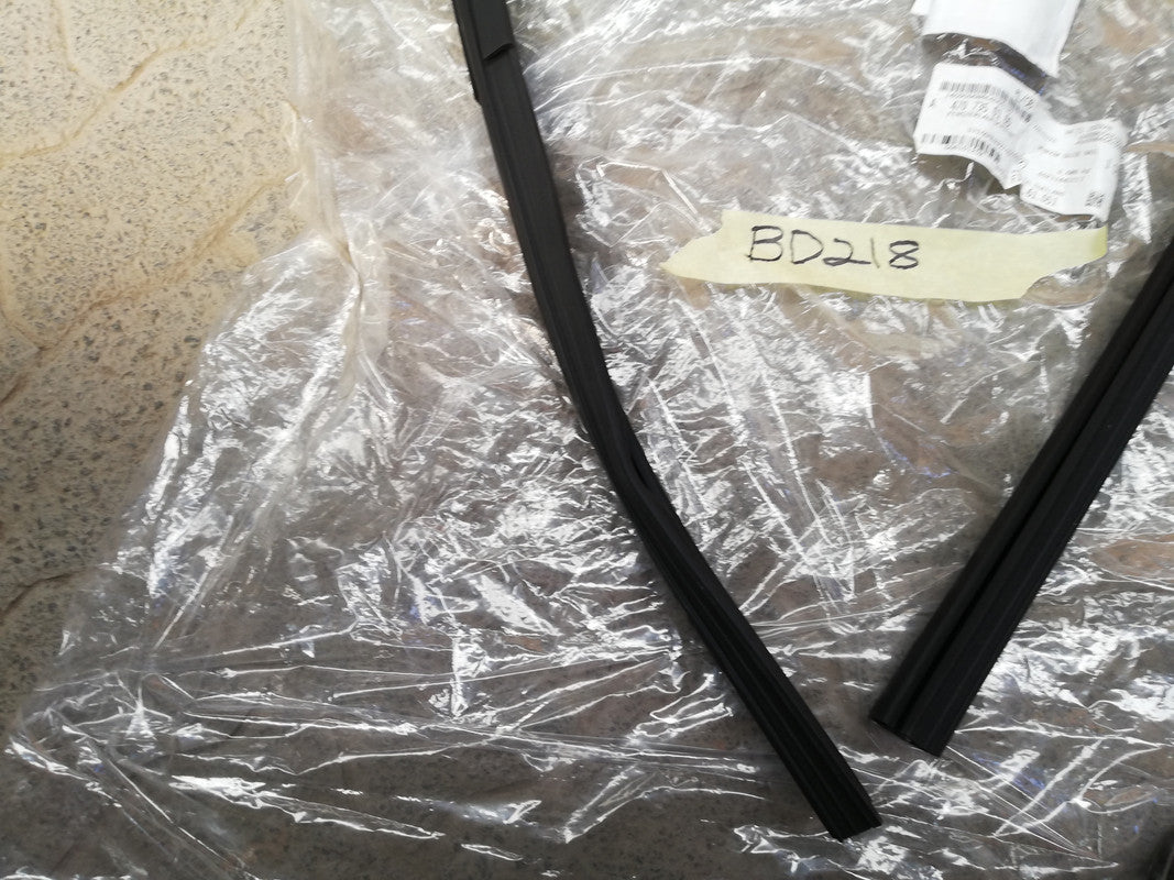 Mercedes-Benz X-Class W470, X250 D 2019 Left Rear Door Guard Rail