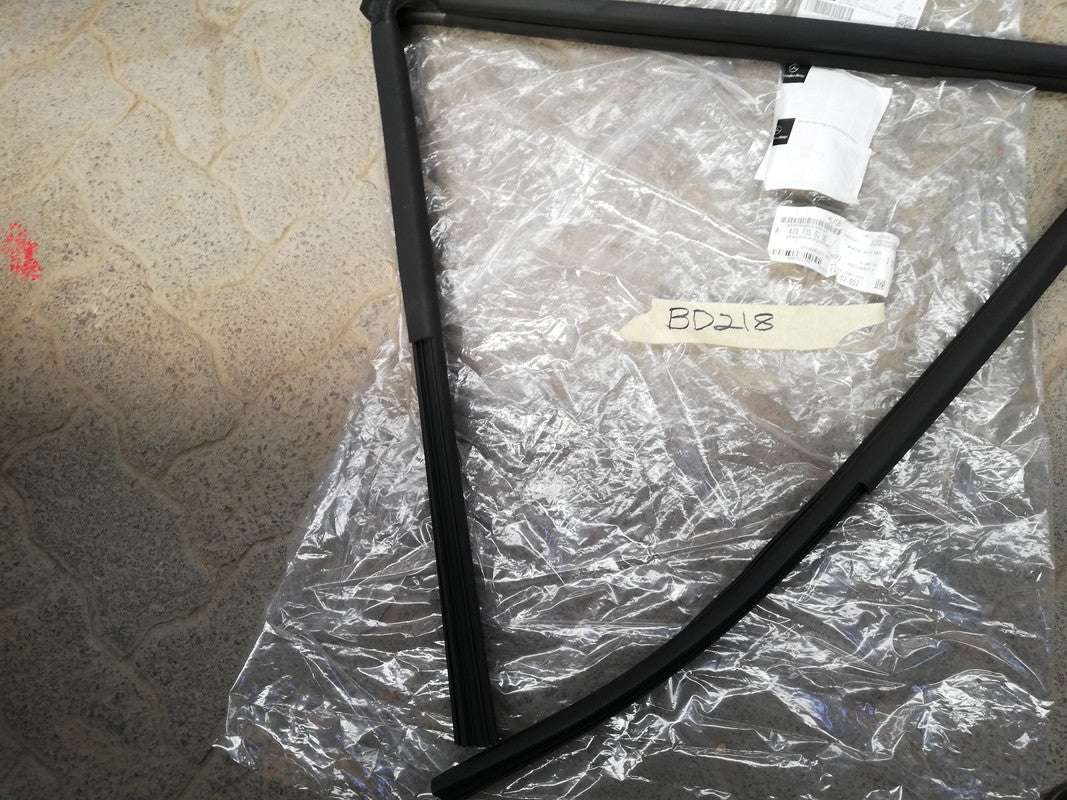 Mercedes-Benz X-Class W470, X250 D 2019 Left Rear Door Guard Rail