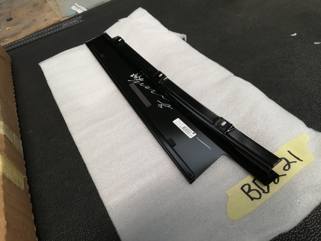 Mercedes-Benz GLE W167 2019 Right Rear Door Blackout Moulding