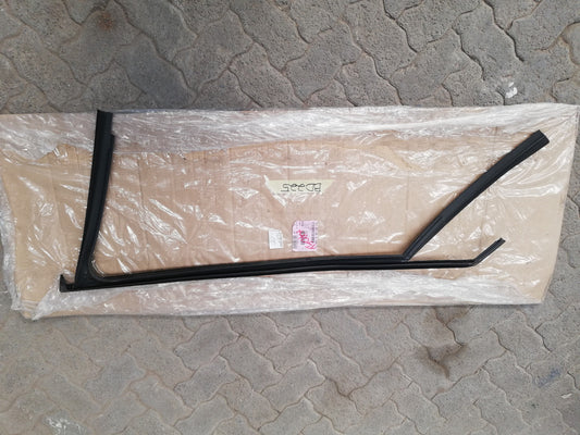 Volkswagen Polo Comfortline 2021 Right Front Window Guide