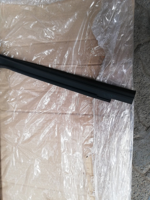 Volkswagen Polo Comfortline 2021 Right Front Window Guide