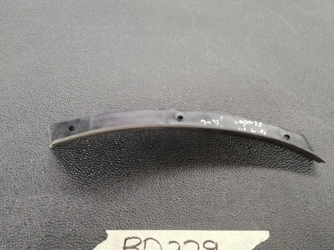 Mercedes-Benz ML W164 Right Front Wheel house Arch Cover