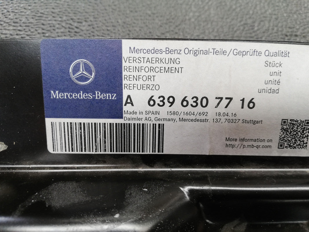 Mercedes-Benz V-Class Vito, W639 115 CDI 2009 Right Door Lock Striker Reinforcement